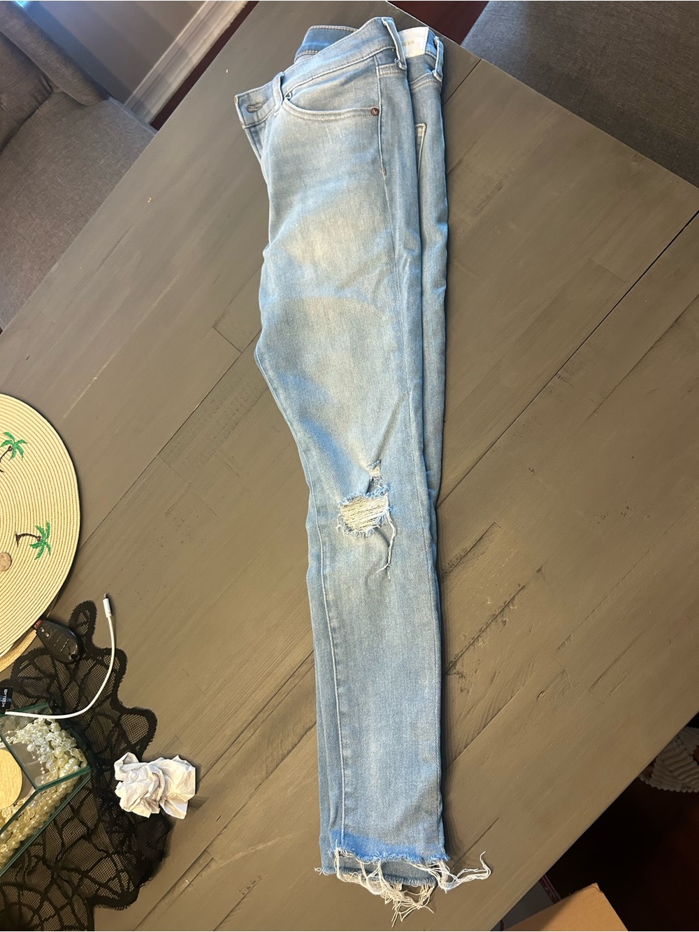 Express Women’s Light Blue Skinny Jeans with Distressed Knee 6/R